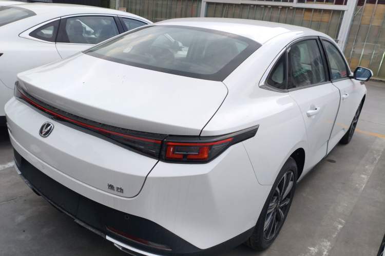 Used CHANGAN Eado 2025 Blue Whale 1.5T 500Bar Prestige Model
