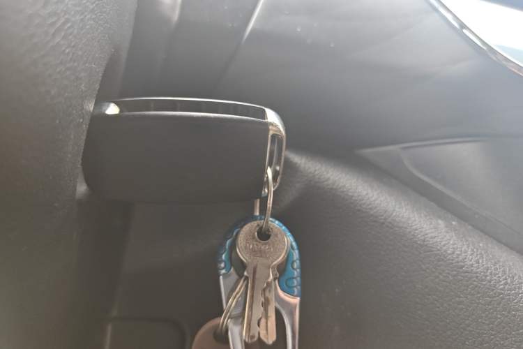 Used Jinbei Gold Hiace 2023 1.5L Passenger Vehicle Engineering Lion 5/6/7 Seater