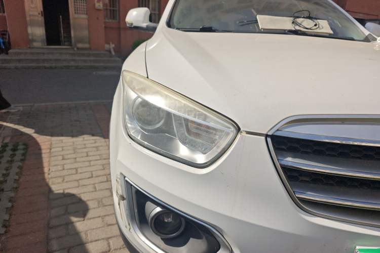 Used Bestune X80 2013 2.0L automatic comfort version Right Front Headlight