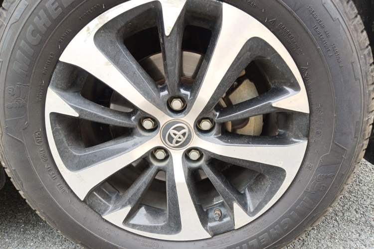 Used Toyota RAV4 2016 2.0L CVT Two-Wheel Drive Urban Edition China V Standard Right Front Wheel Hub