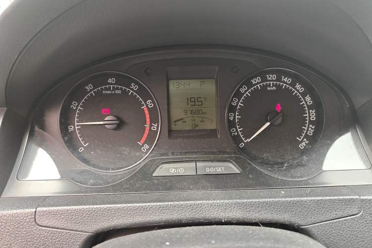 Used Skoda Rapid 2015 1.6L Automatic Enjoyment Selection Model Instrument Cluster