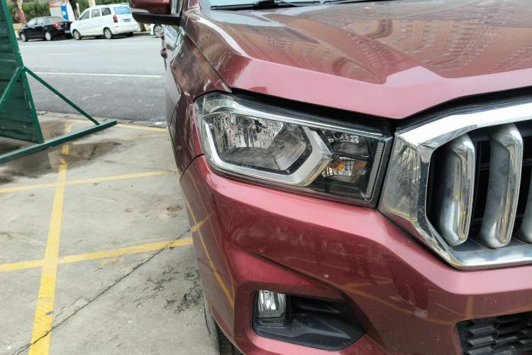 Used SAIC MAXUS T60 2017 2.4L Gasoline Manual Transmission Two-Wheel Drive High Ground Clearance Comfort Edition Standard Cabin
