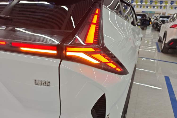 Used Geely Auto Emgrand X7 Sport 2024 1.5TD Smart Connect+ Exterior 3