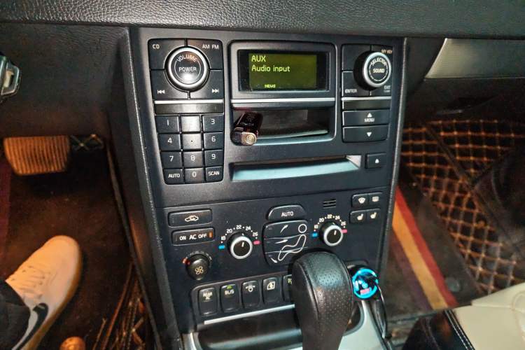 Used Volvo XC90 2011 2.5T Nordic-style Sport Edition Audio And AC Panel