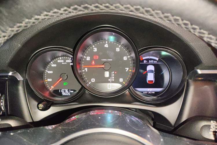 Used Porsche Macan 2018 Macan 2.0T Instrument Cluster