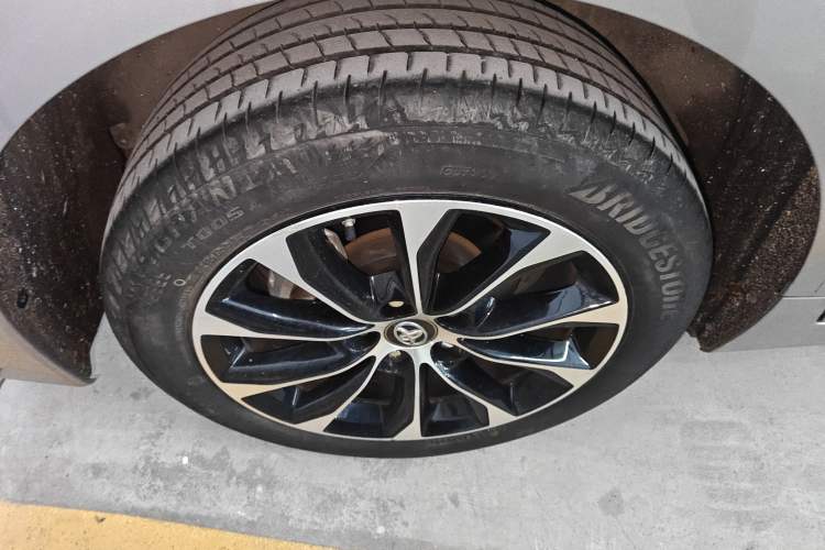 Used Toyota Avalon 2023 2.5L Luxury Edition Right Rear Wheel Hub