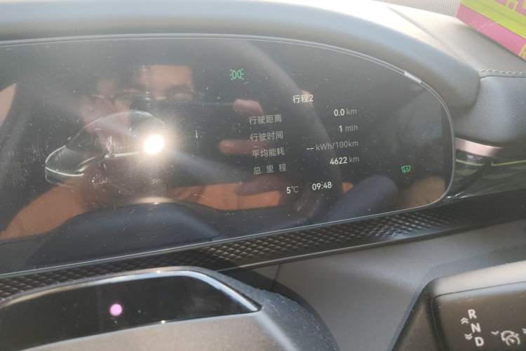 Used Zeekr 7X 2025 100 kWh Long-Range Rear-Wheel Drive with Intelligent Driving Features Odometer Close Up