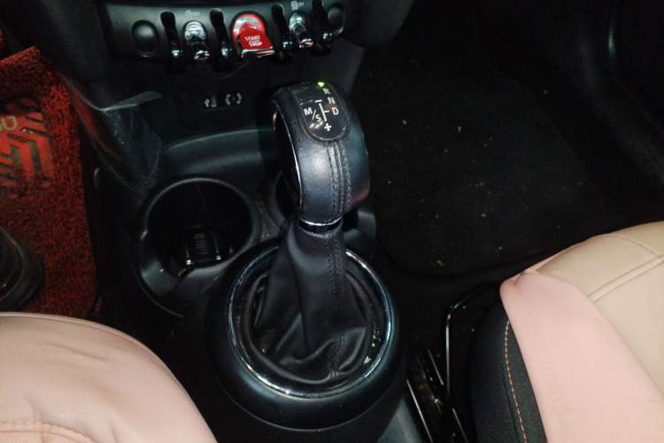 Used MINI 2016 1.2T ONE Pioneer Edition Gear Lever
