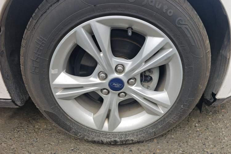 Used Ford Focus 2012 Hatchback 1.6L Automatic Fashion Edition Right Rear Wheel Hub