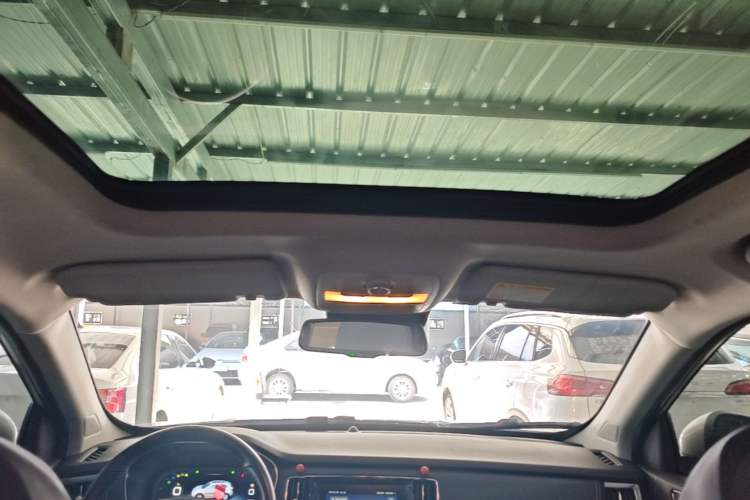 Used Roewe RX5 New Energy 2017 eRX5 50T Hybrid Connected Prestige Flagship Edition Headliner