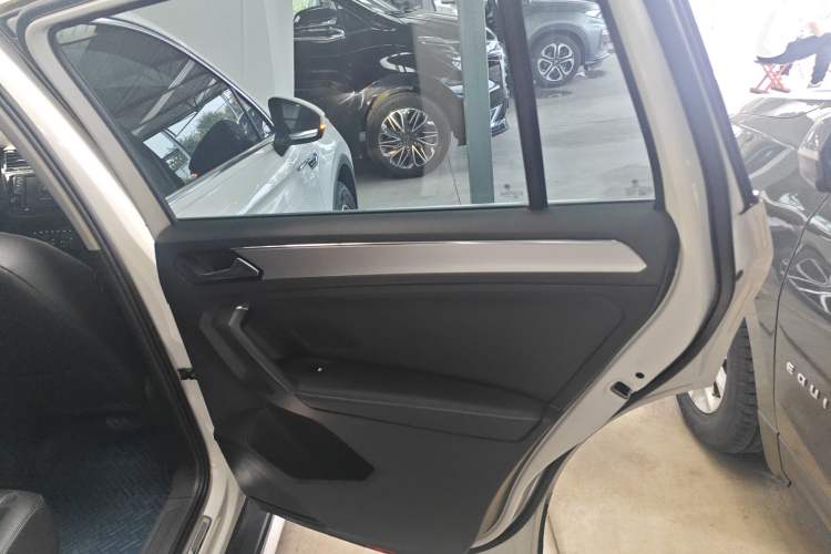 Used Volkswagen Tiguan L 2018 330TSI Automatic Two-Wheel Drive Luxury Edition