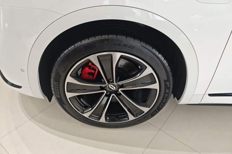 Used Hima AITO M8 2025 Extended-Range Ultra Version 53.4 kWh 5-Seater Edition
