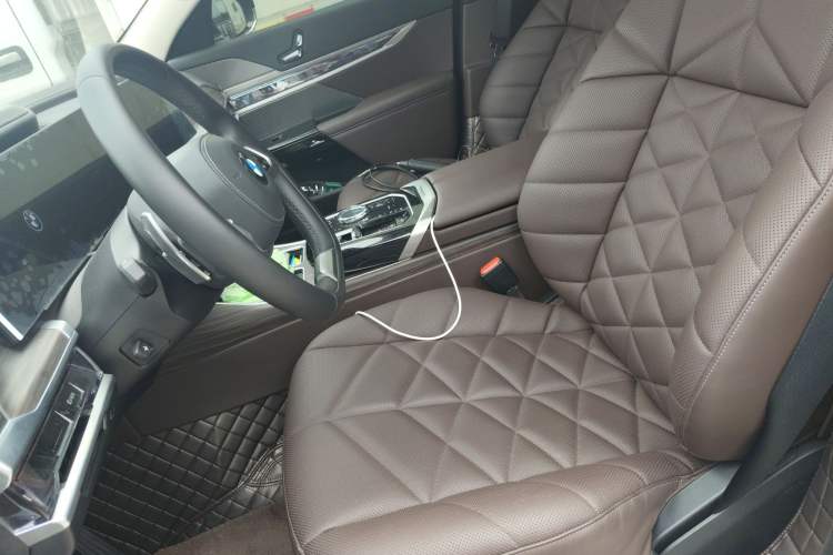 Used BMW 7 Series 2023 735Li Luxury Package Left Front Seat