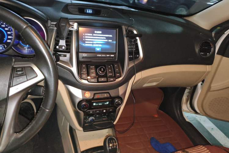 Used CHANGAN Eado 2015 1.6L Manual Luxury Model China IV Standard Audio And AC Panel