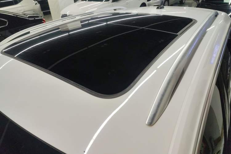 Used Volkswagen T-ROC 2021 280TSI DSG Two-Wheel Drive Elite Connect Edition
