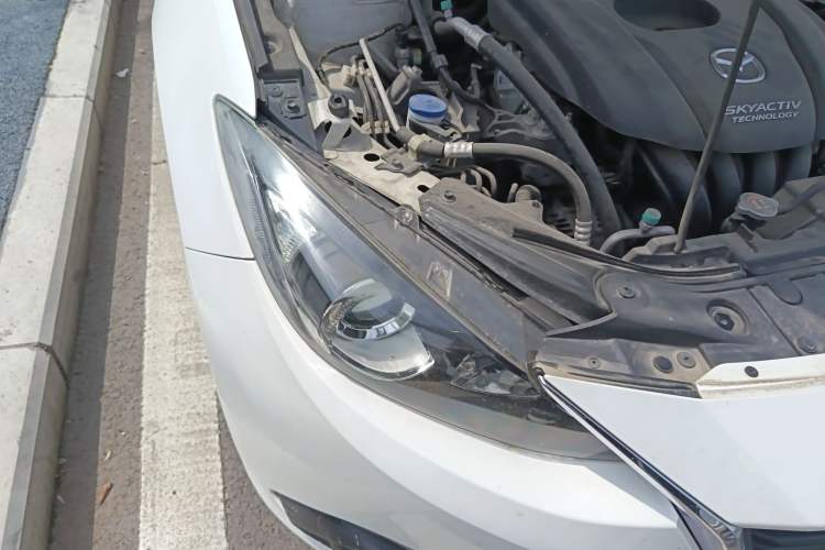 Used Mazda 3 Axela 2016 Sedan 1.5L Manual Comfort Model
