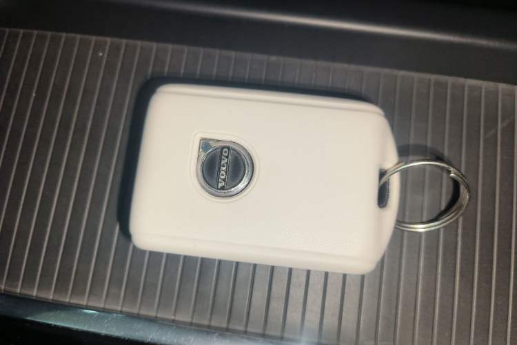 Used Volvo XC60 2022 B5 4x4 Zhiyi Luxury Edition Vehicle Key