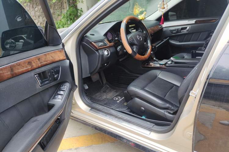 Used Mercedes-Benz E-Class 2010 E 260 L CGI Elegant Model
