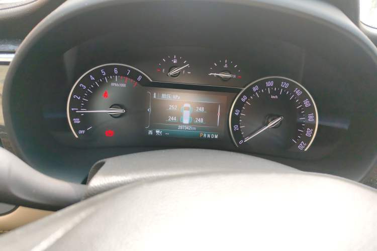 Used Buick GL8 2017 ES 28T Flagship Model China V Standard Odometer Close Up