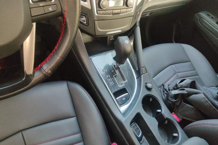 Used Dongfeng Aeolus AX7 2016 2.0L Automatic Zhiyi Trim
