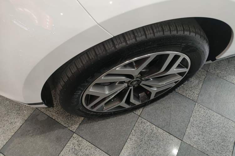 Used Land Rover Range Rover Evoque 2024 Aurora L 249 PS Prestige Light-Chasing Edition
