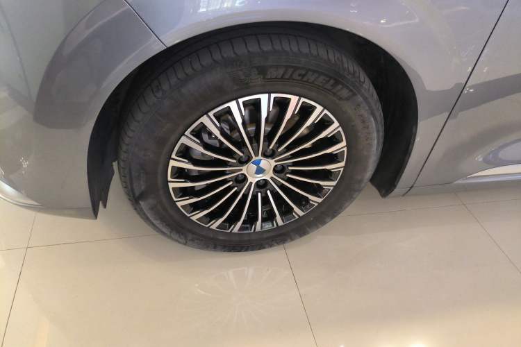 Used Denza D9 2022 EV 600 Four-Wheel Drive Prestige Model