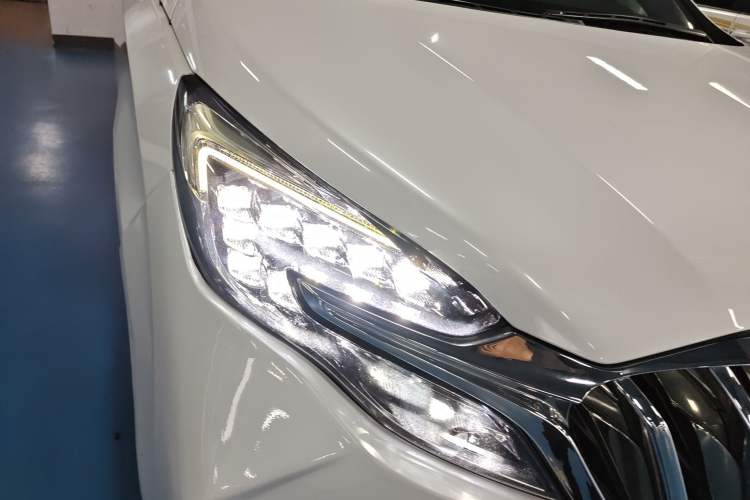 Used Buick GL8 2020 ES Land Cruiser 653T Comfort Edition Right Front Headlight