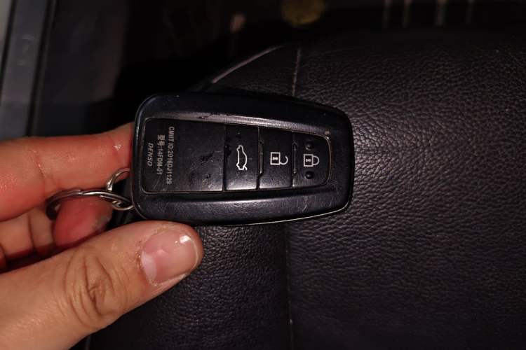 Used Toyota Camry 2021 2.0G Luxury Edition Interior 1