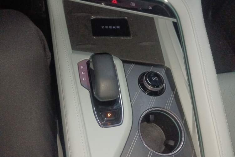 Used Zeekr 001 2024 WE Edition 95 kWh All-Wheel Drive Gear Lever