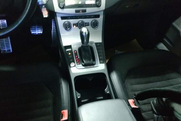 Used Volkswagen Magotan 2015 2.0 TSI Prestige Model Gear Lever