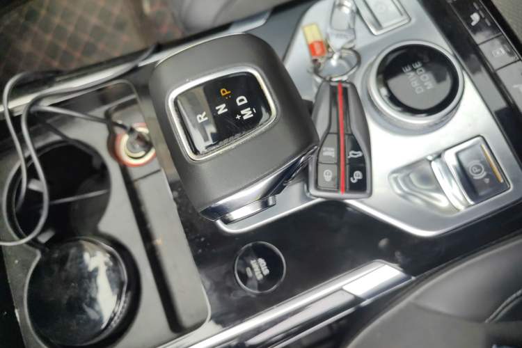 Used Hongqi HS5 2019 2.0T Smart Connect Flagship All-Wheel-Drive Version Gear Lever