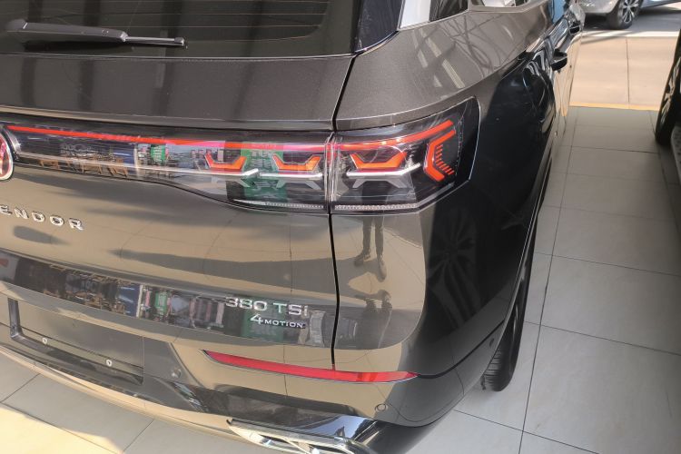 Used Volkswagen Tavendor 2024 Facelifted 380TSI All-Wheel Drive R-Line Cruise Premium Edition
