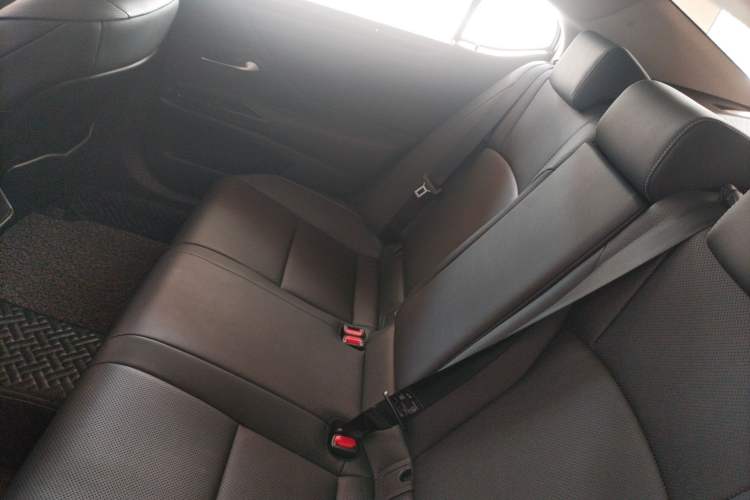 Used Lexus ES 2020 300h Premier Edition
