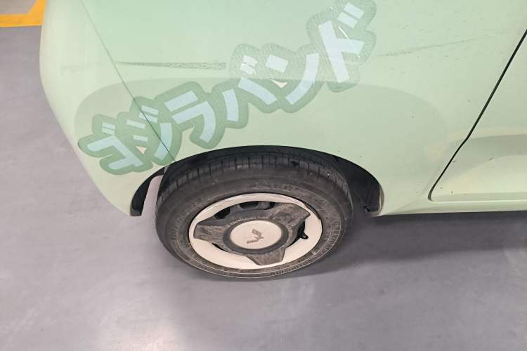 Used Wuling Hongguang MINIEV 2021 Macaron Fashion Model Lithium Iron Phosphate Right Rear Wheel Hub