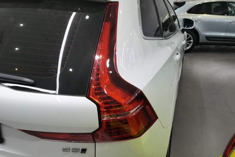 Used Volvo XC60 2022 B5 4x4 Zhiyi Luxury Edition Right Rear Taillight