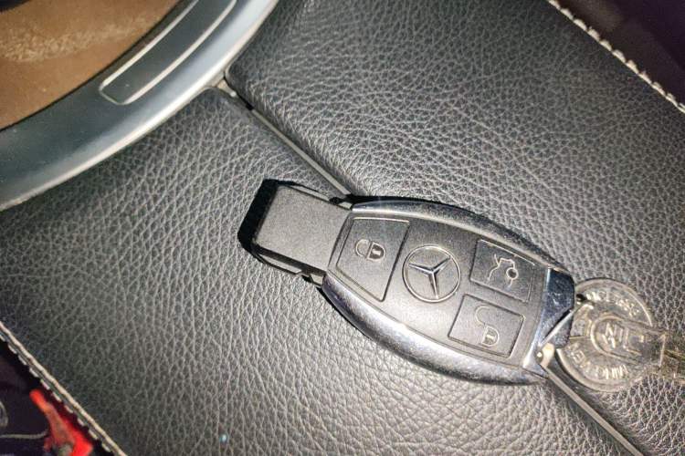 Used Mercedes-Benz GLC 2019 GLC 300 L 4MATIC Dynamic Model Vehicle Key