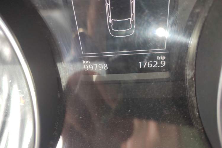 Used Volkswagen Magotan 2017 330TSI DSG Luxury Model Odometer Close Up