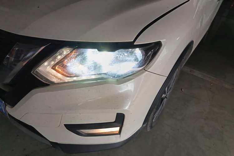 Used Nissan X-Trail 2017 2.5L CVT Leading Edition 4WD Left Front Headlight