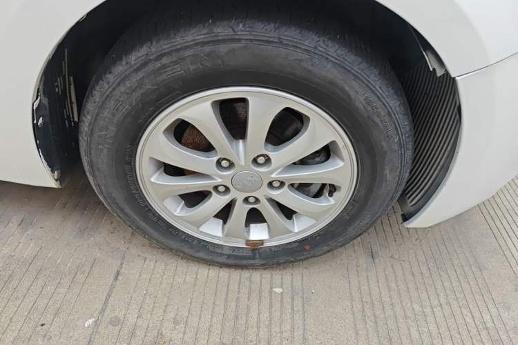 Used Kia K3 2015 1.6L Manual GL Right Front Wheel Hub