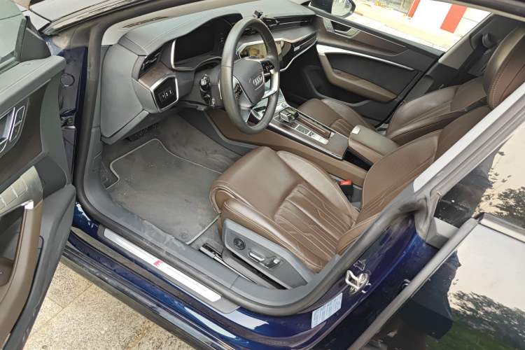 Used Audi A7L 2022 55 TFSI quattro S-line Zhiyuan Crystal Flow Package
