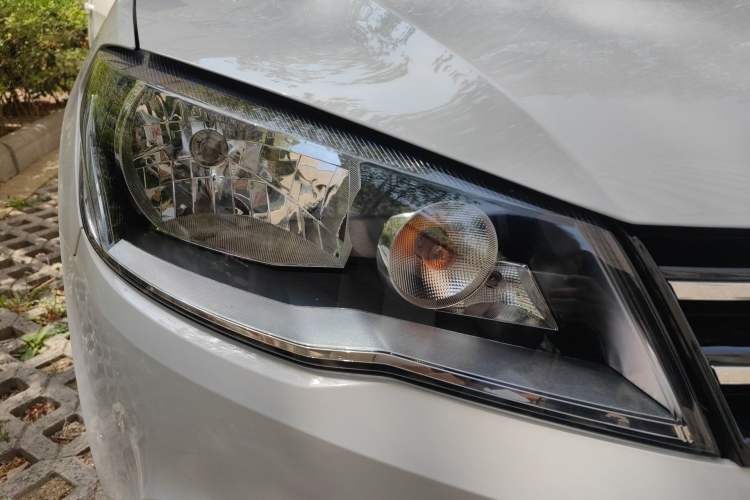 Used Volkswagen Jetta 2015 1.6L Automatic Comfort Model Right Front Headlight