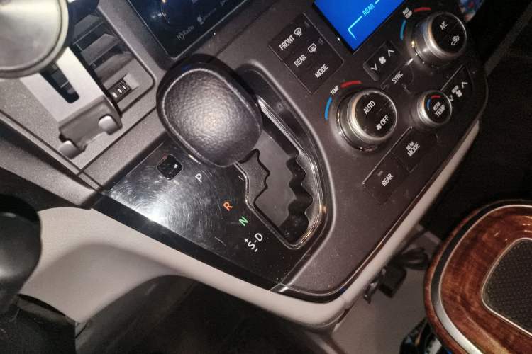 Used Toyota SIENNA 2016 3.5L Two-Wheel Drive 7-Seater Parallel Import
