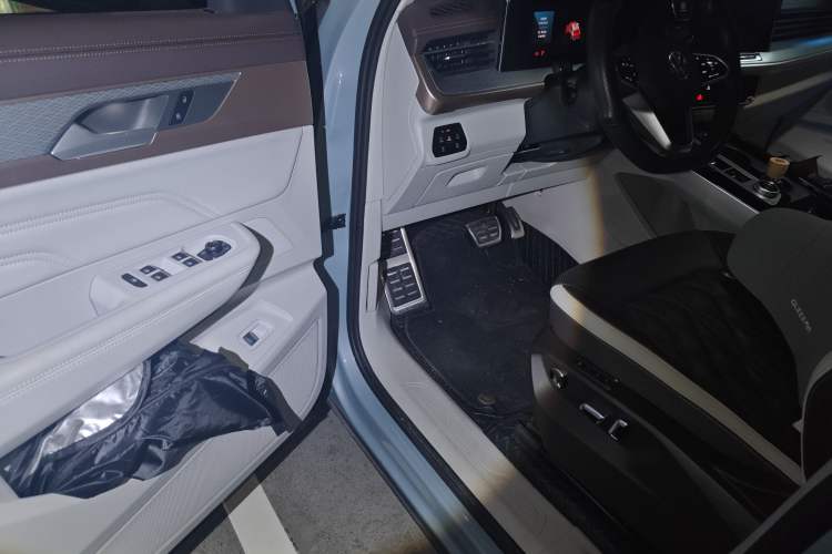 Used Volkswagen Tavendor 2024 380TSI All-Wheel-Drive R-Line Ambition Edition
