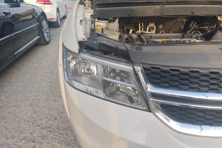 Used Dodge Journey 2013 2.4L Two-Wheel Drive Luxury Version