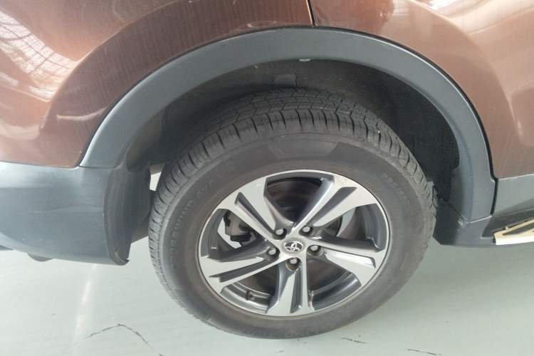 Used Toyota RAV4 2015 2.0L CVT Two-Wheel Drive Fashion Edition Right Rear Wheel Hub