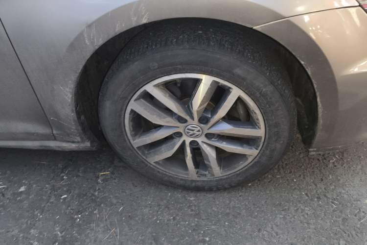Used Volkswagen Golf 2014 1.4TSI Automatic Flagship Model Right Front Wheel Hub