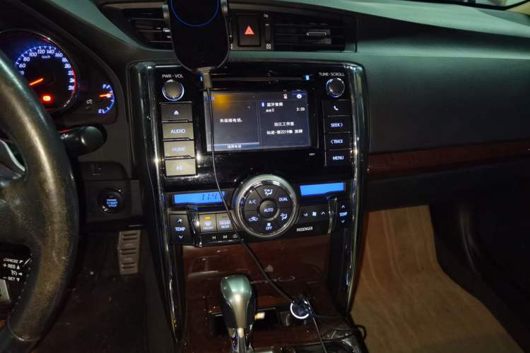 Used Toyota Reiz 2013 2.5V Supreme Edition Audio And AC Panel