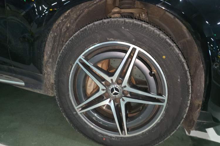 Used Mercedes-Benz EQC 2020 EQC 400 4MATIC Right Front Wheel Hub