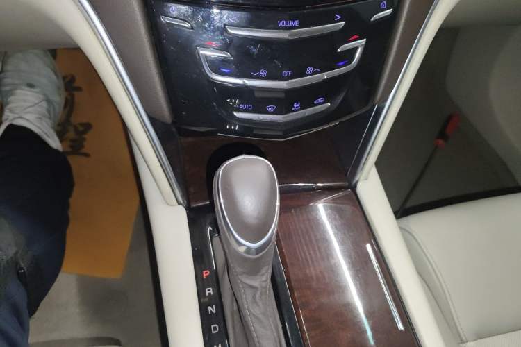 Used Cadillac XTS 2015 28T Comfort Model
