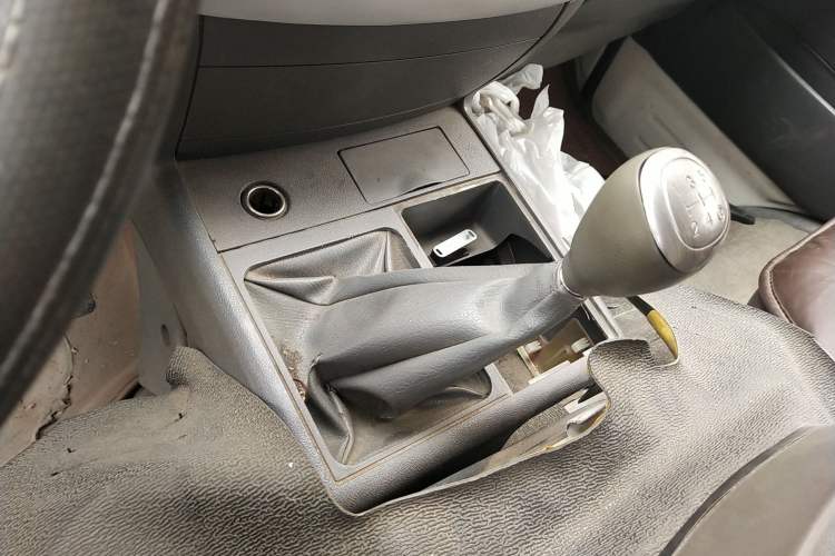 Used Jinbei Hiace 2020 2.0L Express King Series Deluxe Van High Roof China VI Standard 1TZS
